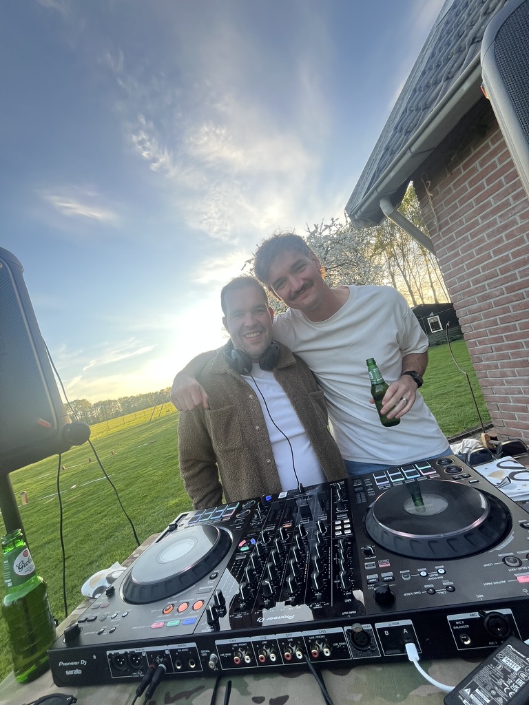 Small & Tall — het dj-duo achter de decks